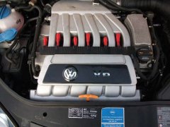 Autogasumrüstung mit der ESM Autogastechnik - Motorraum eines VW Golf 3.2 VR6